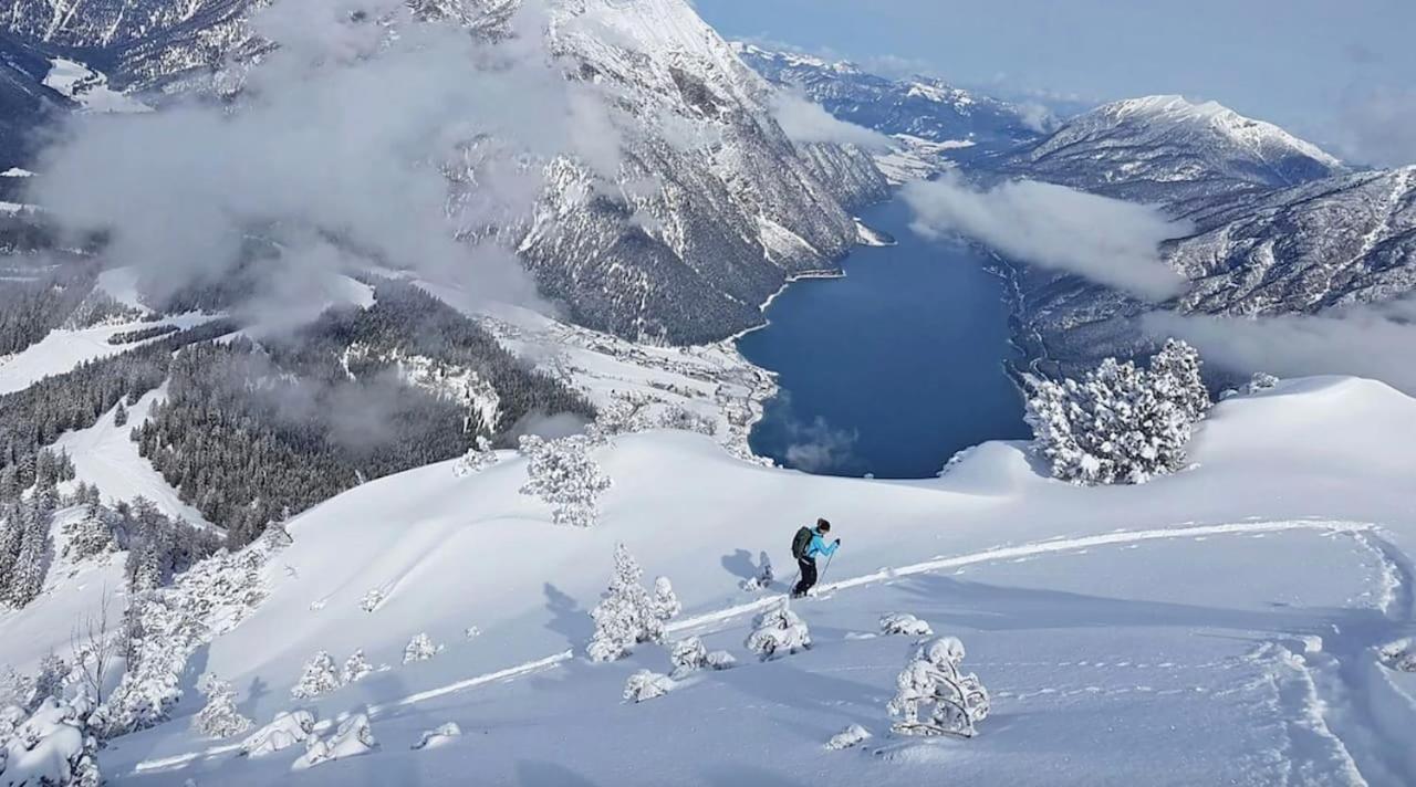 Urban Mountain Chalet With Lake View Maurach  Exteriér fotografie