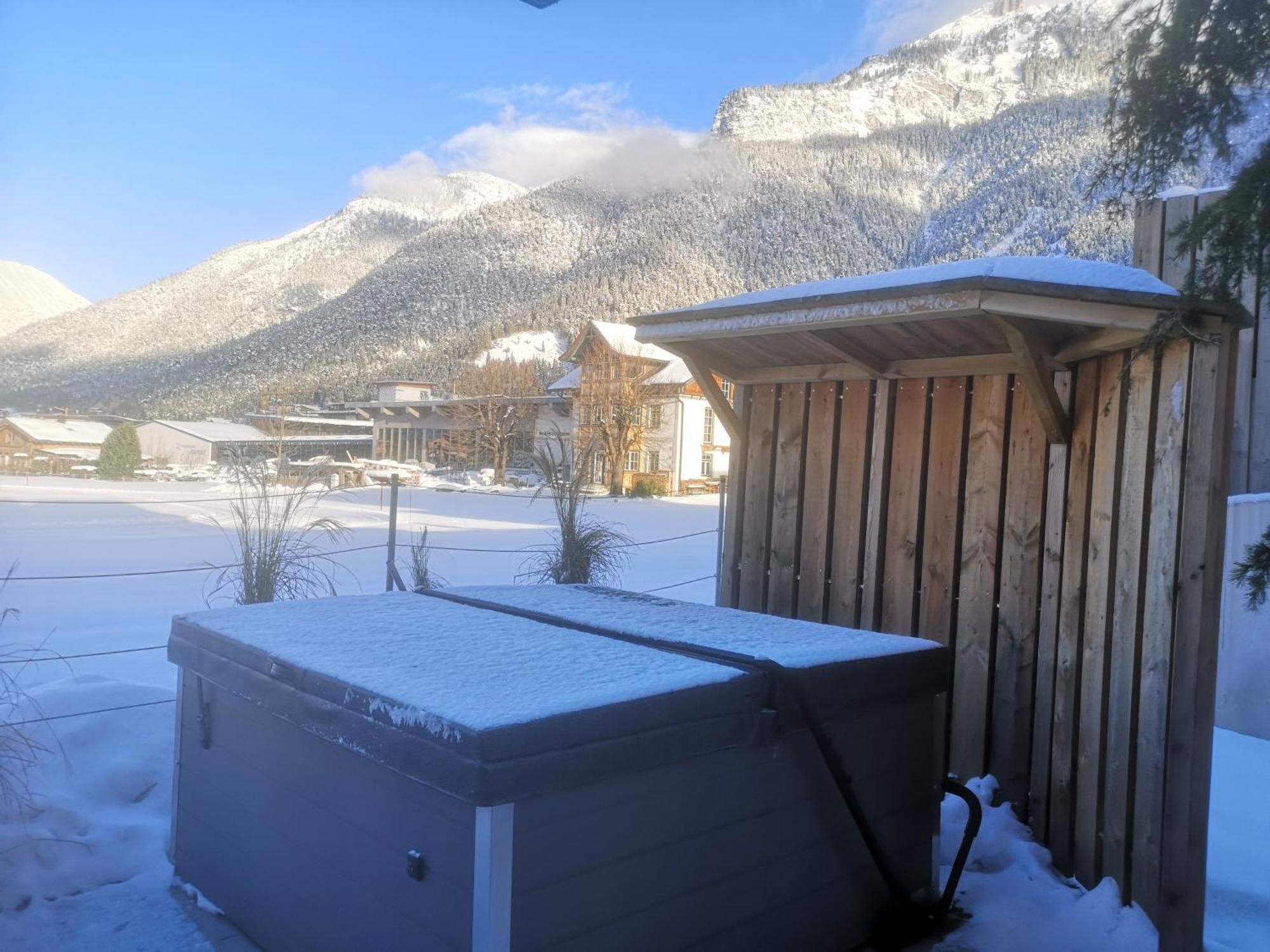 Urban Mountain Chalet With Lake View Maurach  Exteriér fotografie
