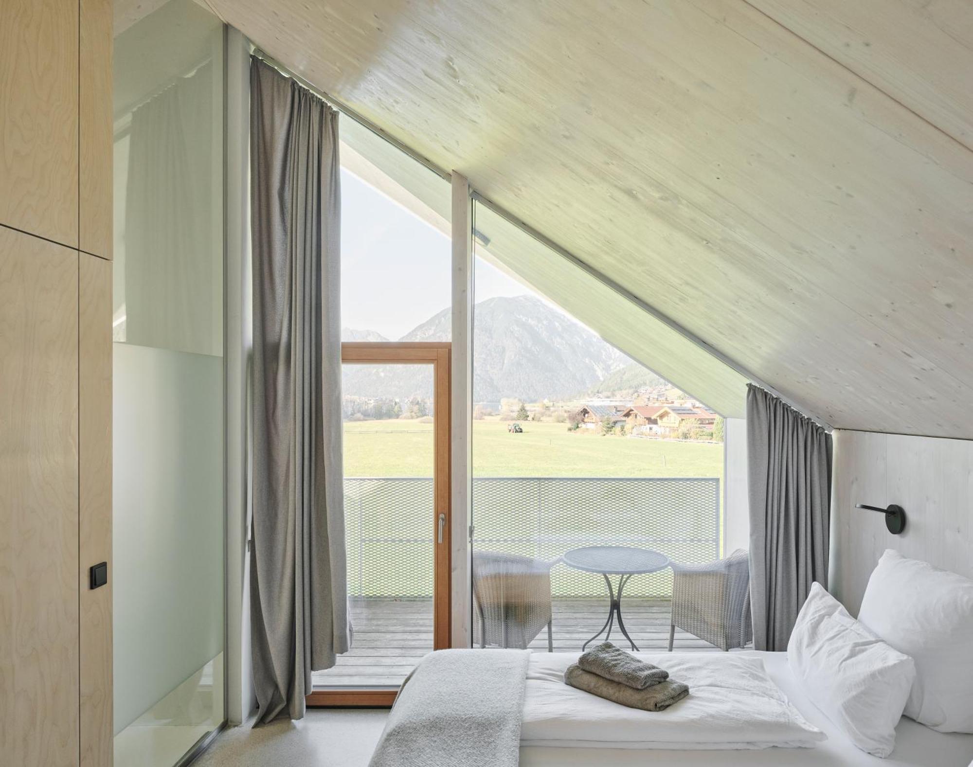 Urban Mountain Chalet With Lake View Maurach  Exteriér fotografie